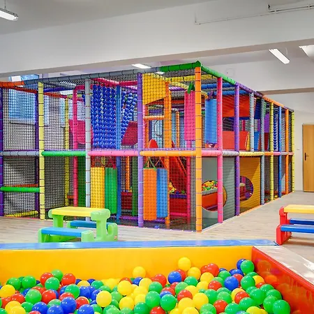 דירה Poddabek- Basen Kryty, Sauna, Animacje Dla Dzieci , Malpi Gaj, Baseny Na Dachu פודאובי